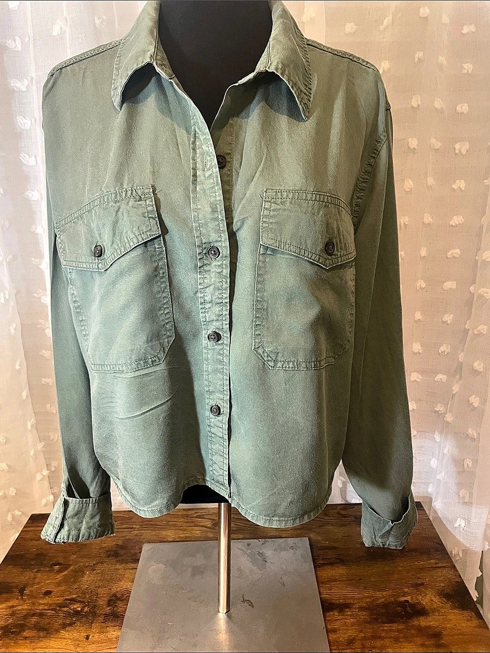 Universal Thread Women's Crop Button Down Shirt in Army Green